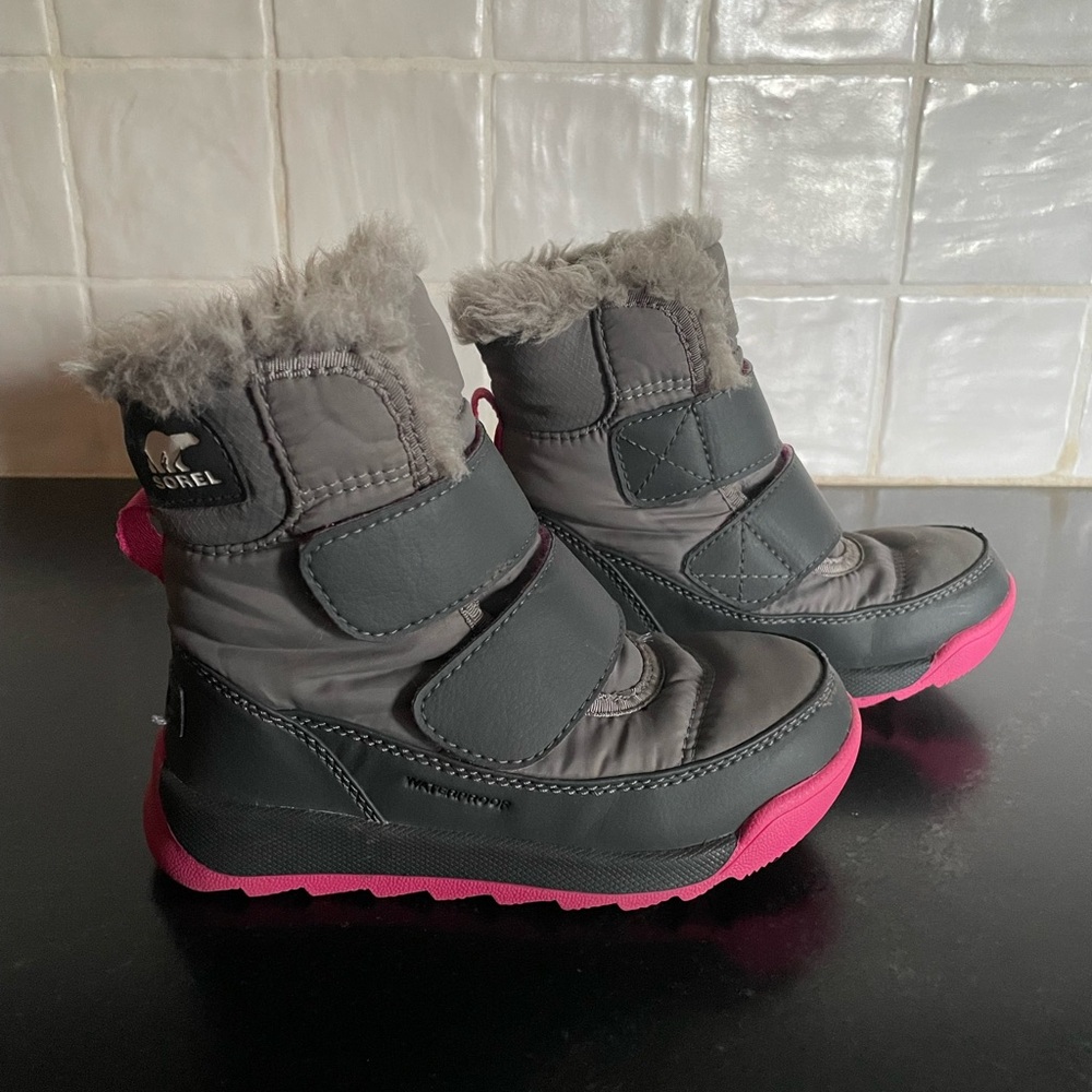 Toddler girl’s Sorel winter boots - gray and pink - size 9